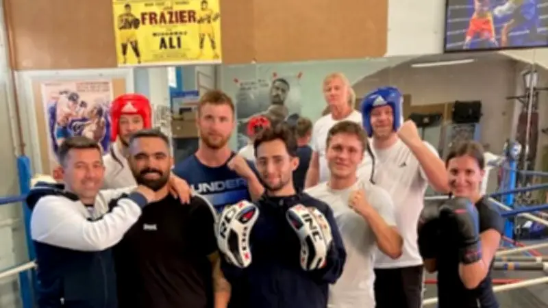 Un gala de boxe pour la jeunesse à Marche Gay, avec remise des gants blancs