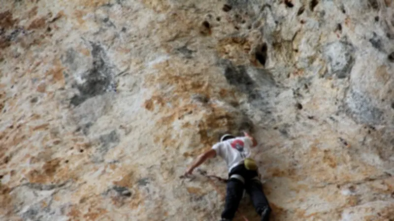 Un grimpeur de 60 ans blessé à la tête après une chute dans le cirque des Baumes