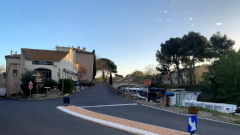 Un 'haricot' sécurise l'entrée de Poilhes pour ralentir les véhicules