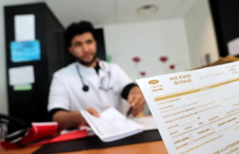 Un homme interpellé près de Nantes pour vente de 44 000 faux arrêts maladie