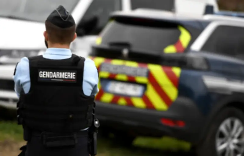 Un homme meurt coincé sous son tracteur dans une mare à Caestre