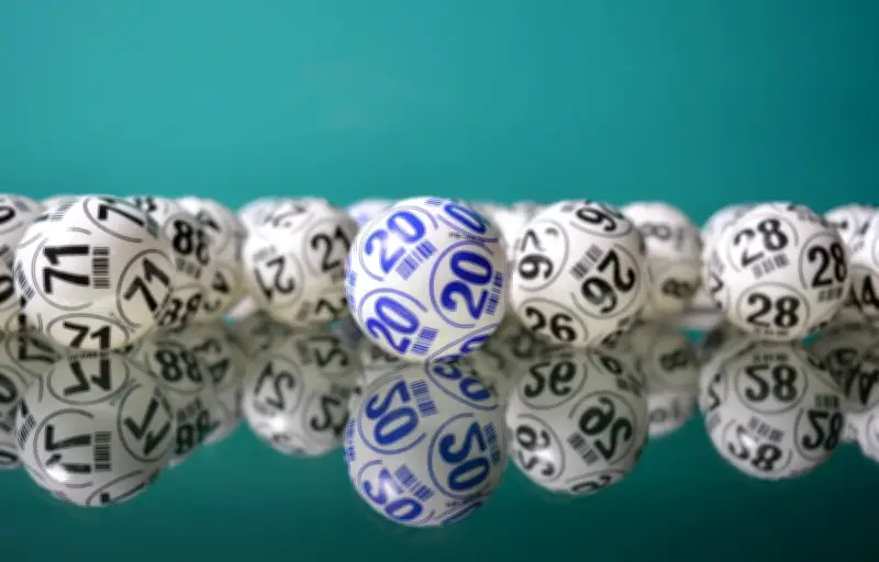 Un héritage chanceux : un Britannique gagne 1 million grâce aux numéros de son père