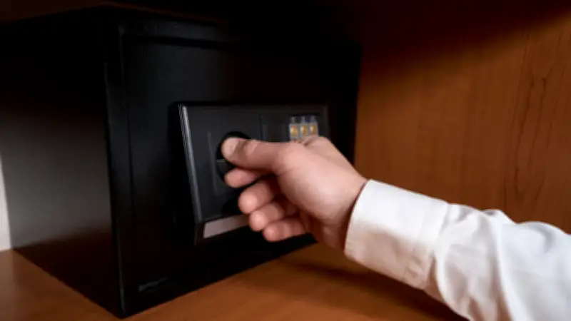 Un lingot d'or oublié dans un coffre-fort acheté 15 euros