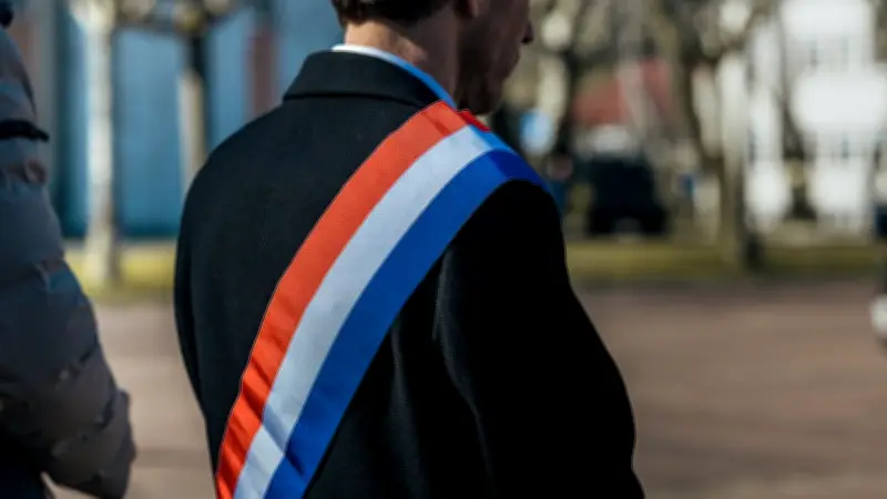 Un maire de 27 ans soupçonné de viols sur mineurs et personnes vulnérables