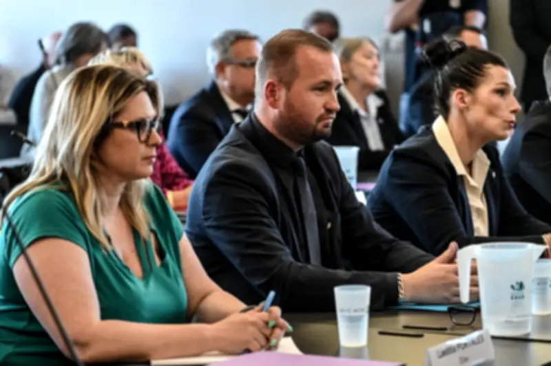 Un maire d'extrême droite s'en prend au drapeau LGBT dans les Pyrénées-Orientales