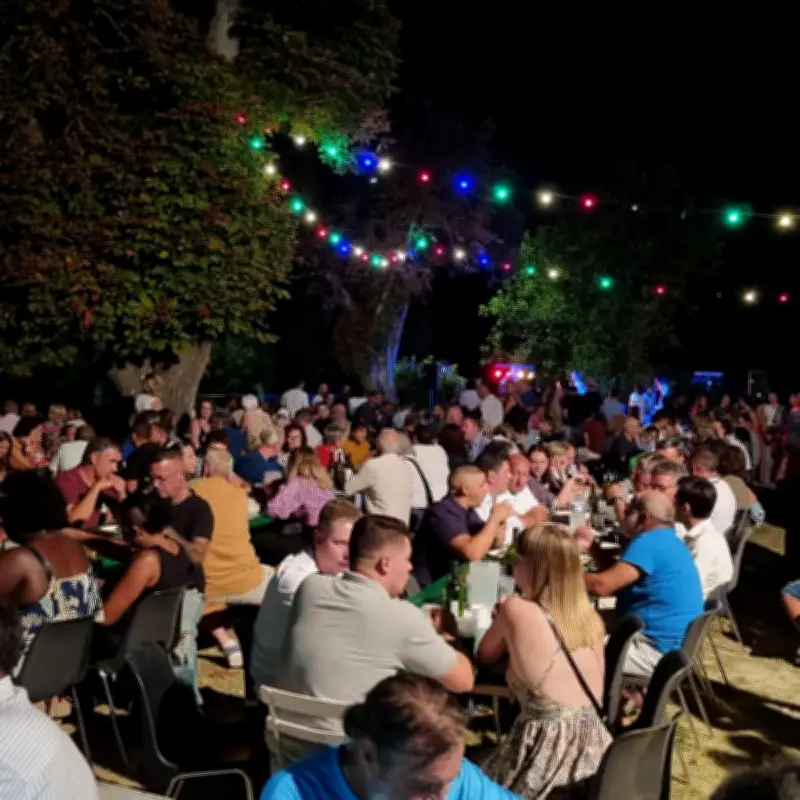 Un marché gourmand au stade Armandie avant le match SUA-Biarritz