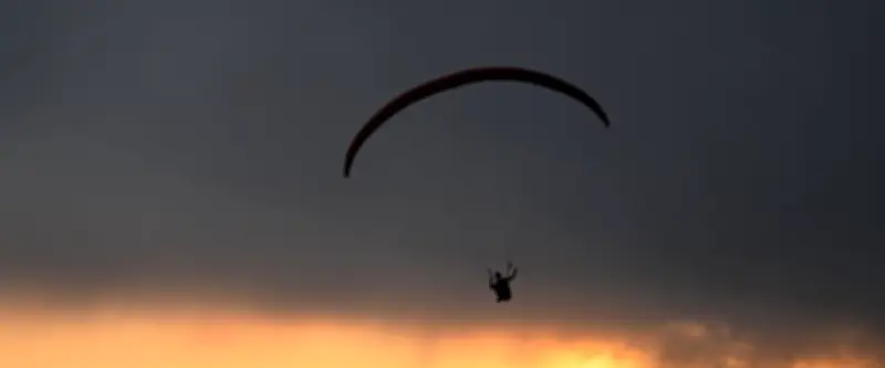 Un parapentiste aspiré par un nuage à 8 600 mètres en Chine