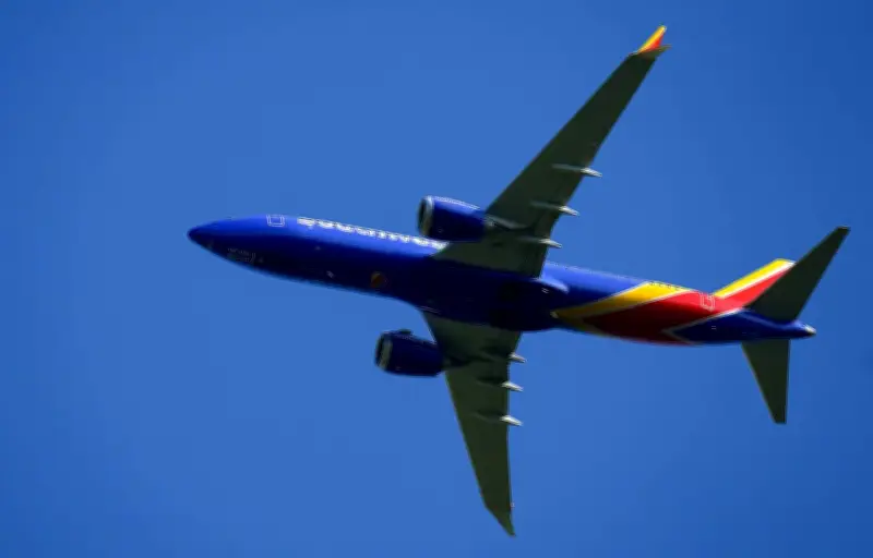 Un pilote de Southwest Airlines blessé par un écran détaché en plein vol