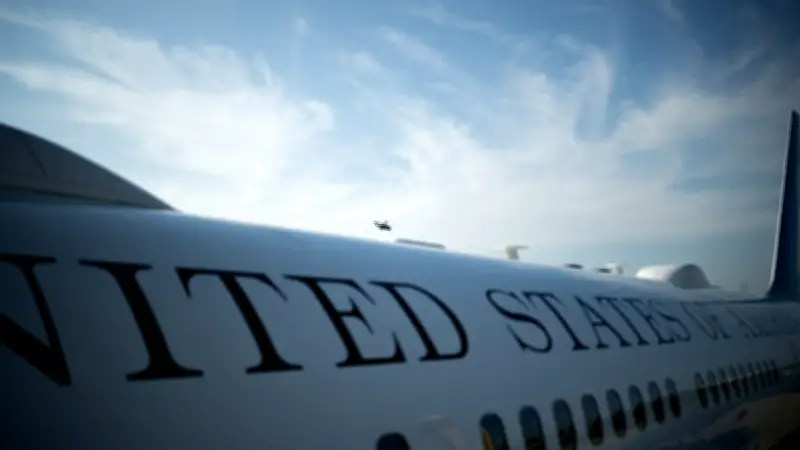 Un pilote ignore les ordres du contrôleur près de l'Air Force One