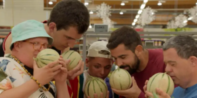 « Un p’tit truc en plus » : le making-of du film d’Artus sur M6+