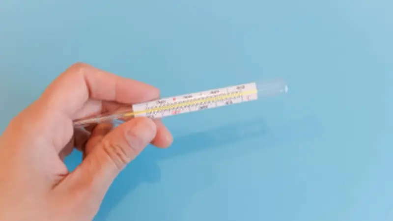 Un thermomètre au mercure découvert dans l'abdomen d'un homme 20 ans après son ingestion