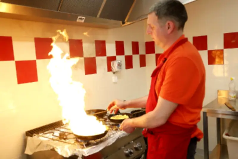 Un village de Dordogne prépare une omelette géante pour Pâques avec 3 600 œufs