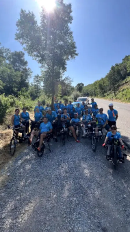 Une Bergeracoise amputée mène un défi cycliste inclusif dans le Verdon