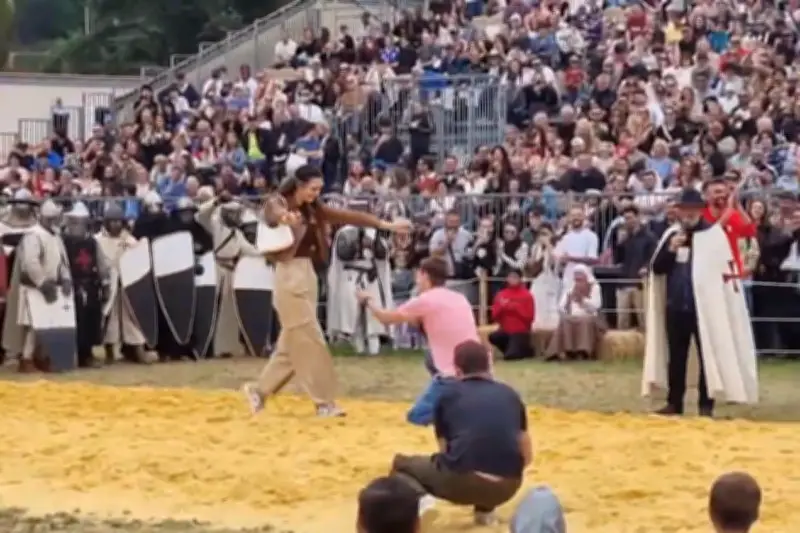 Une demande en mariage historique devant 10.000 personnes à la Fête des Templiers de Biot