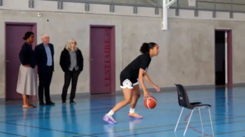 Une jeune basketteuse de Vendargues obtient l'accès au gymnase pour s'entraîner