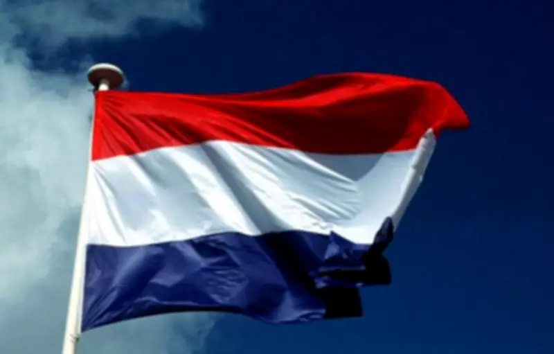 Une élue néerlandaise exclue pour avoir retouché sa photo avec l'IA