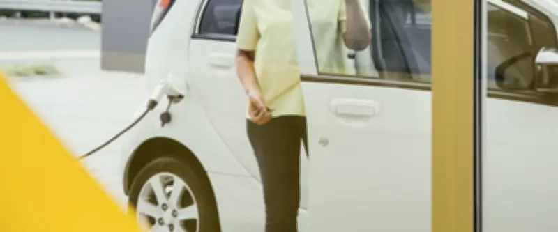 Une retraitée de 79 ans écrasée par la voiture de son mari qui a reculé seule