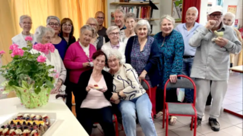 Une Surprise Joyeuse pour Yvette : Les Joyeux Lurons Célèbrent Leur Doyenne