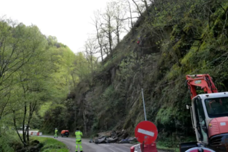 Une tonne de rochers évacuée sur la D237 en Haut-Béarn après une purge d'urgence