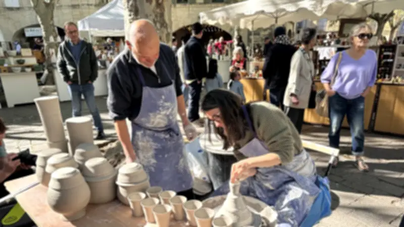 Uzès lance sa saison 2026 avec le 36e marché des potiers sur la place aux Herbes