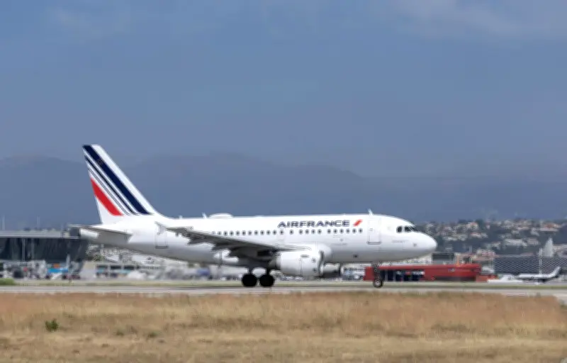 Vacances aériennes : la facture s'alourdit avec la hausse du kérosène et des annulations