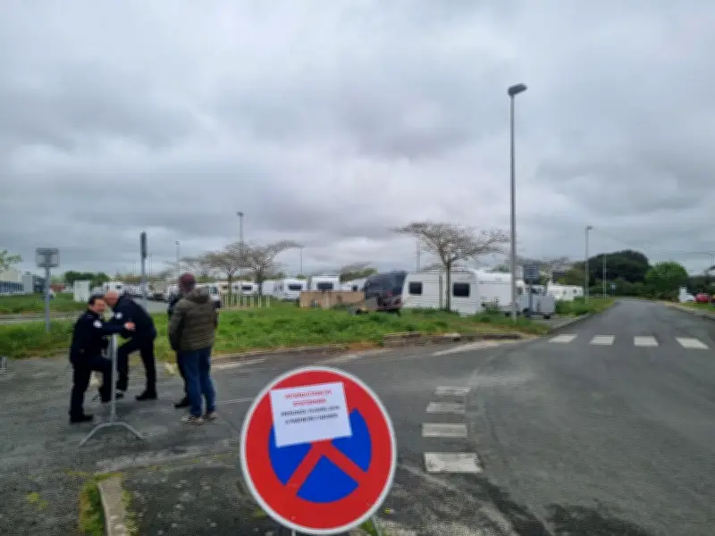 Évacuation policière d'un campement de gens du voyage à La Rochelle