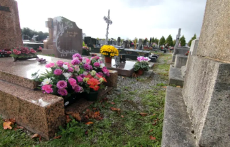 Vague de vandalisme dans deux cimetières à Saint-Jacques-de-la-Lande