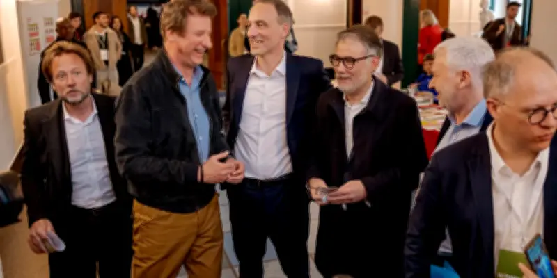 Vallaud, Jadot et Glucksmann unis contre le RN pour un projet crédible