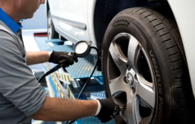 Vandalisme à Oberhausbergen : 70 voitures aux pneus crevés en une nuit