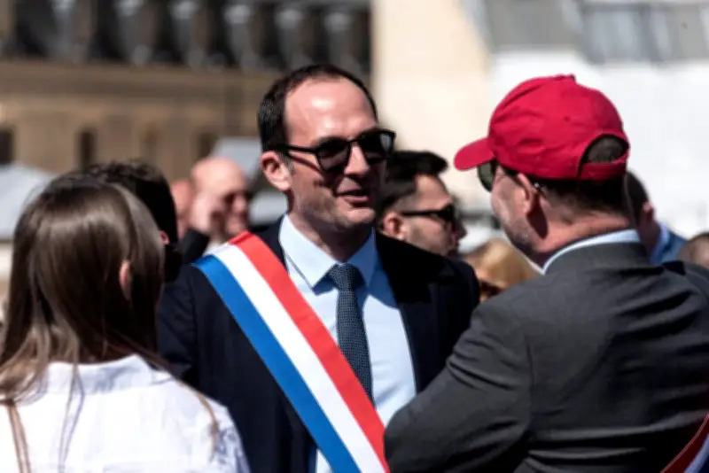 Vauvert : le maire RN annule une exposition après des accusations de militantisme politique