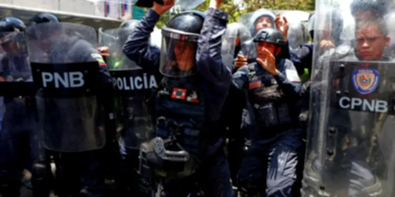 Venezuela : la police disperse des manifestants à Caracas avec des gaz lacrymogènes