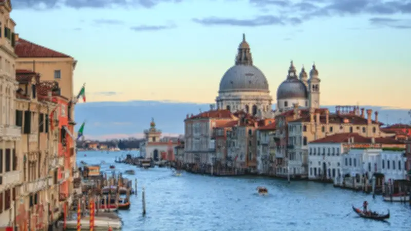 Venise : un couple expulsé après avoir plongé dans le Grand Canal