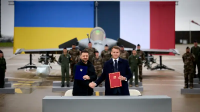 Vente de 100 Rafale à l'Ukraine : la Russie accuse Paris d'"alimenter" la guerre