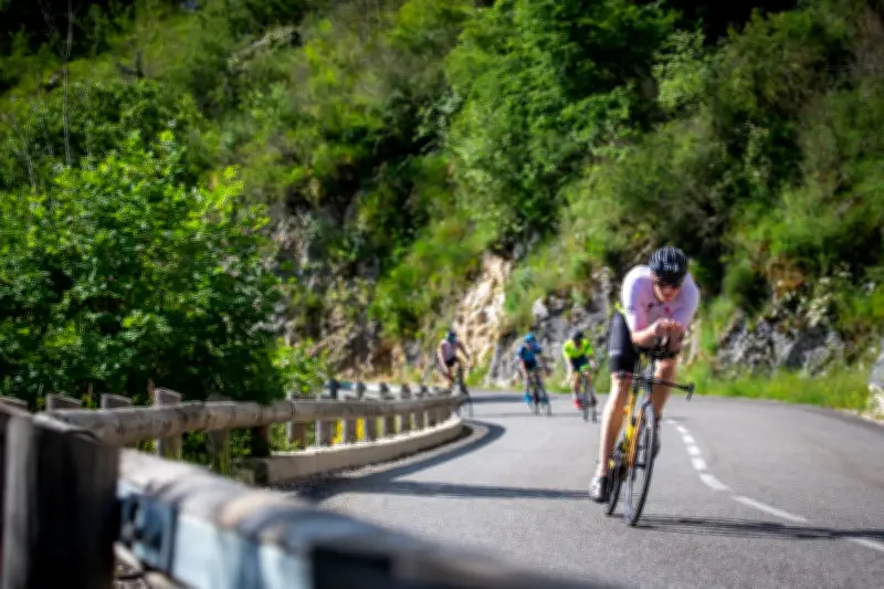 Verticale 06 : un triathlon inédit de la mer à la montagne en mai 2026