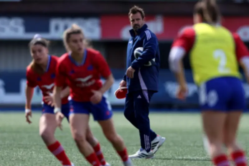 Victoire imparfaite des Bleues : Ratier critique la première mi-temps face au pays de Galles