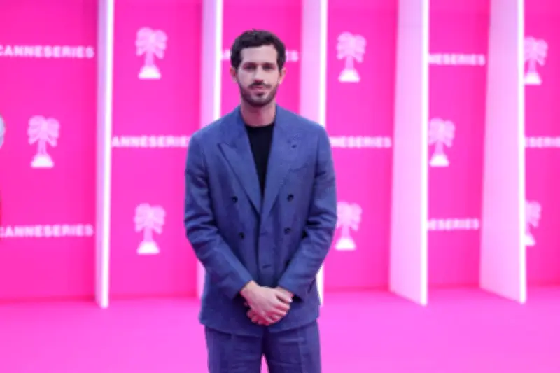 Victor Belmondo : « Julien Sorel est un être passionné » dans Le Rouge et le Noir