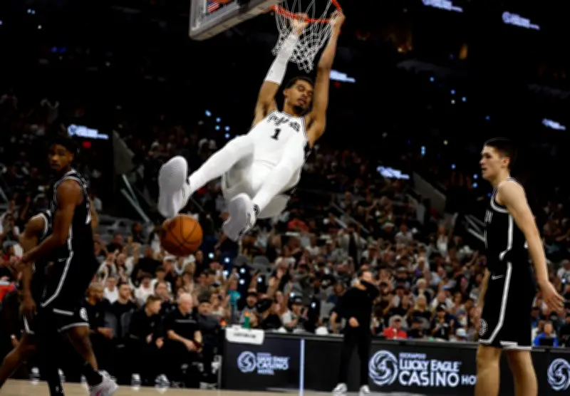 Victor Wembanyama éblouit en play-offs NBA avec un record historique pour les Spurs