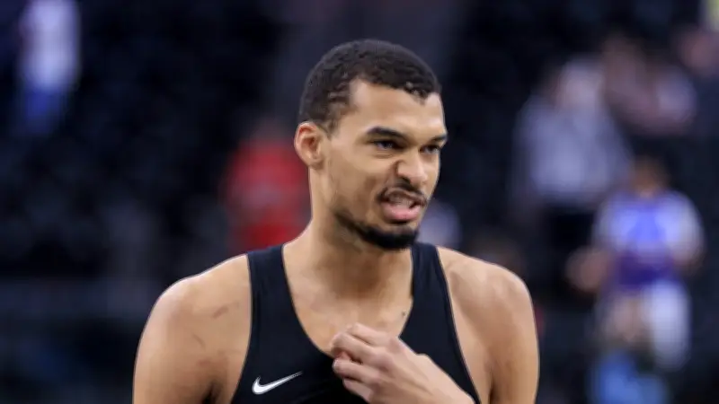 Victor Wembanyama forfait pour le match 3 des play-offs NBA après une commotion