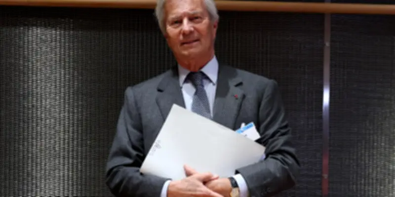 Vincent Bolloré défend sa stratégie éditoriale chez Grasset face aux départs