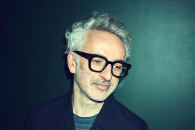 Vincent Delerm à Sanary : « La Fresque », un spectacle intime entre musique et théâtre