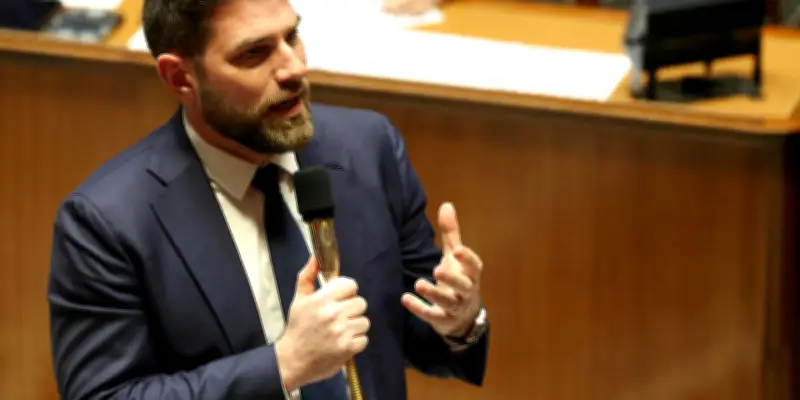 Vincent Jeanbrun, ministre de la Ville et du Logement, cherche des solutions pour propriétaires et locataires