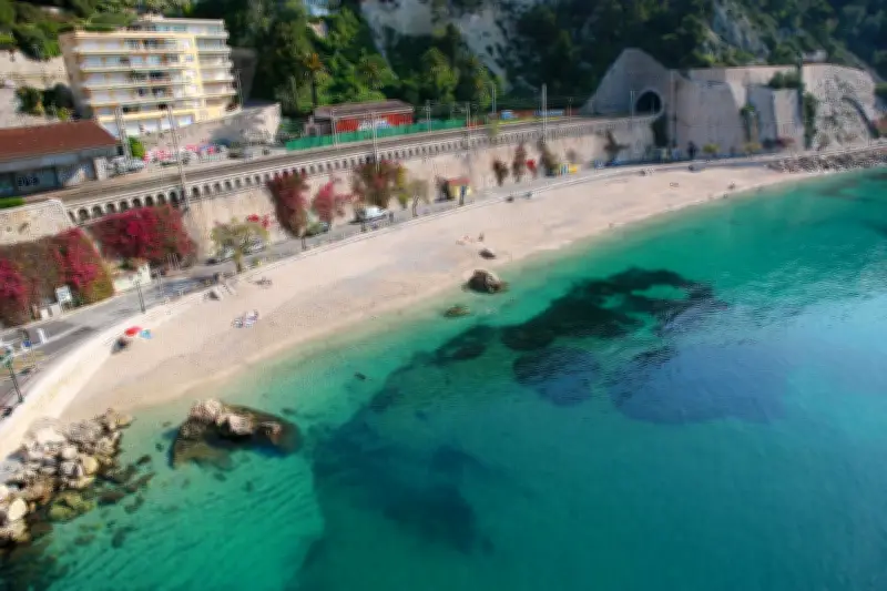 Violences homophobes et sexistes à Villefranche-sur-Mer : deux mineurs interpellés après une agression sur la plage