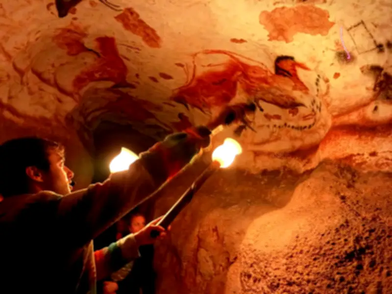 Visite aux flambeaux et dîner étoilé à Lascaux IV : une expérience unique