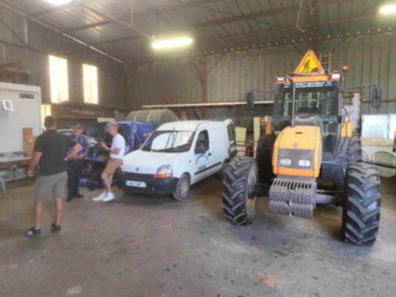 Visite des bâtiments communaux à Grézac pour évaluer les réhabilitations