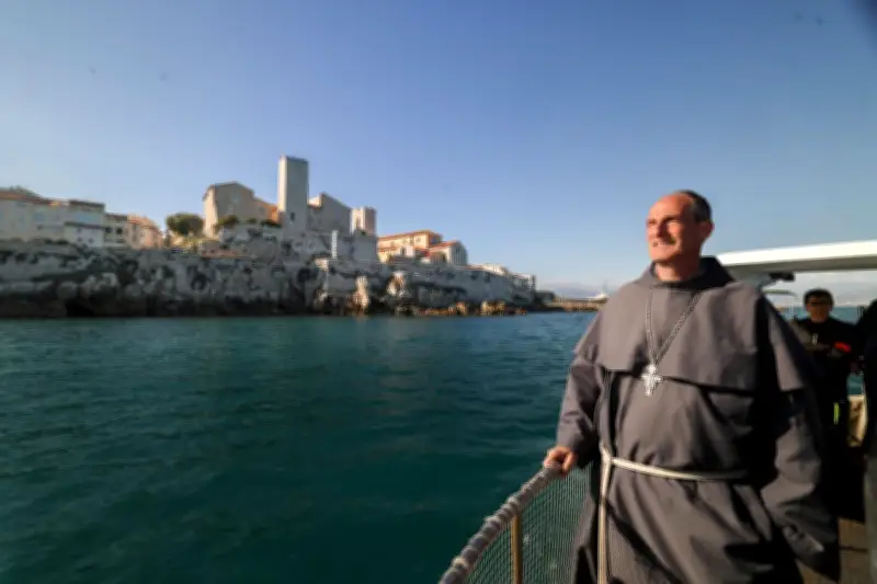 Visite historique du cardinal de Corse à Antibes : une journée d'émotion et de tradition