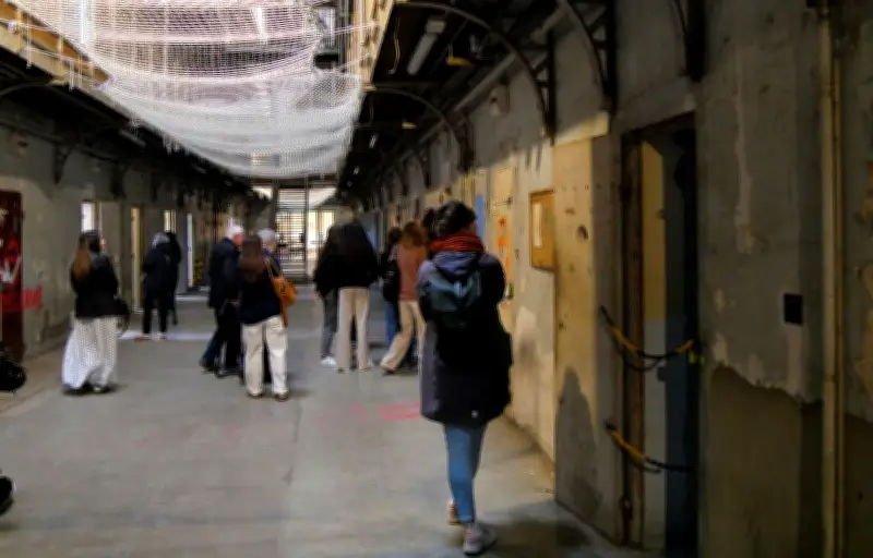Visite immersive à l'ancienne prison de Rennes : des étudiantes face à la réalité carcérale