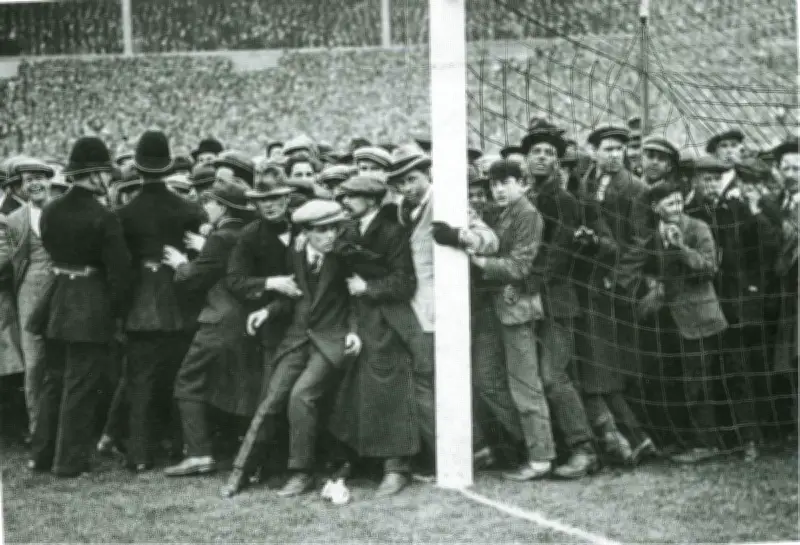 Wembley 1923 : l'inauguration chaotique du temple du football
