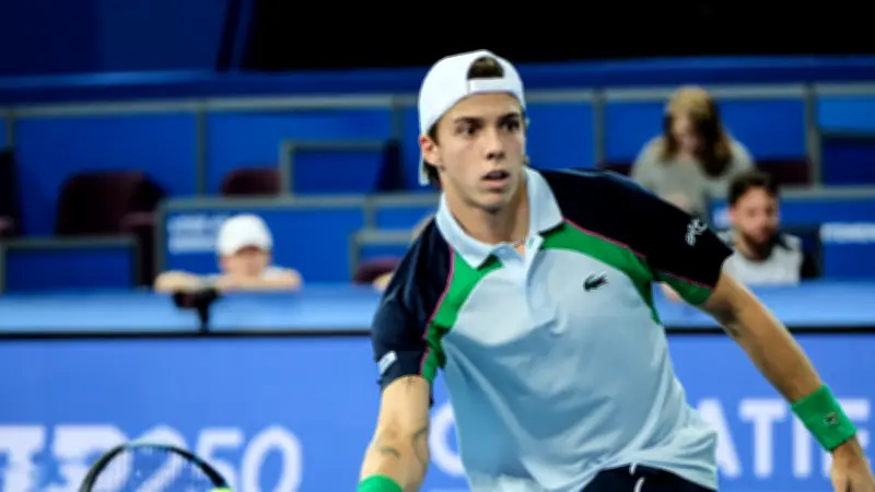 Wimbledon : Arthur Cazaux se qualifie pour le second tour avec une force mentale impressionnante