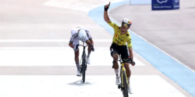 Wout van Aert triomphe enfin à Paris-Roubaix, une consécration dans le chaos