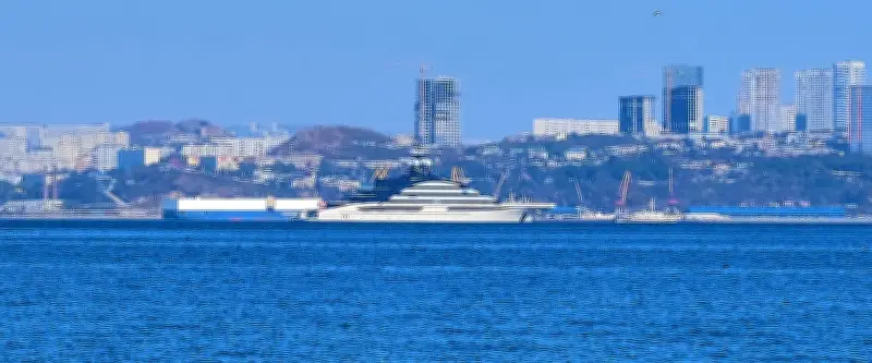 Yacht d'un milliardaire russe franchit le détroit d'Ormuz malgré le blocus